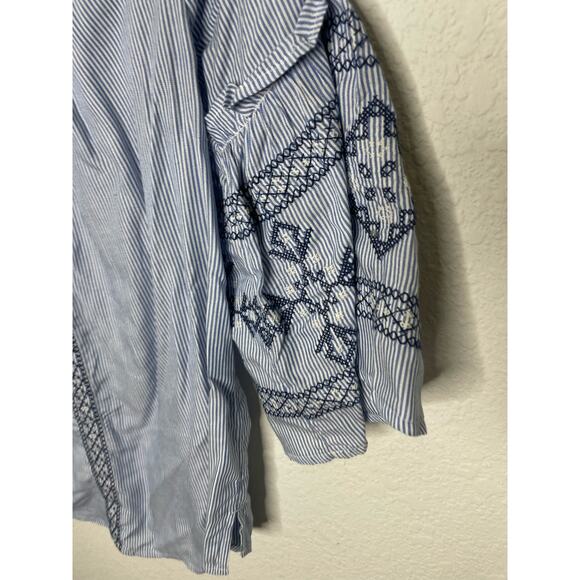 St. John’s Bay Blue White Striped Top sz Medium Off Shoulder Flare Sleeve Blouse - Picture 2 of 5